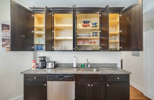 Foxcroft Square Apartment | Shop, Eat, Rest 1 bdrm Apt w/Onsite Free Parking
