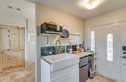 Greater Fondren Southwest Apartment | Shop & Explore: Duplex Unit 8 Mi to NRG Stadium!