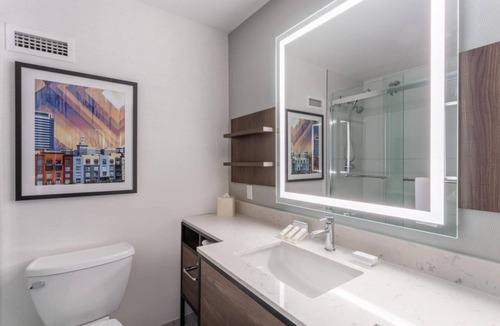 Emeryville Hotel | Shopping and Dining in Downtown Oakland! 2 Comfortable Units, Onsite Parking