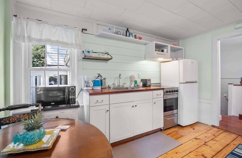 Yarmouth Port House | Shopping Restaurants 6 mins to Beach! AC!