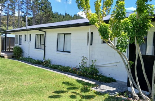 Taupo Bay House | Shore Beats Work Taupo Bay