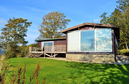 Tighnabruaich Ski Chalet | Shore front location, private beach, Loch Fyne, Argyll. Sleeps 6