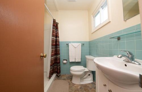 Lake George Hotel | Shore Meadows Lodge LLC