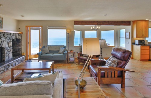 Bandon House | Shore Pines - Oceanfront Next to Sheep Ranch Golf Course