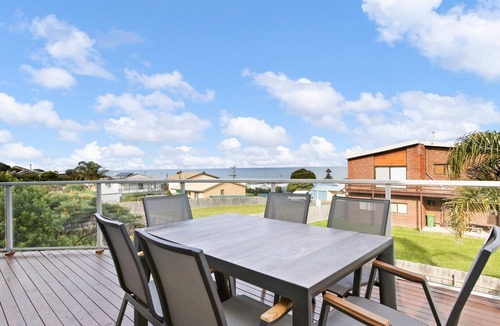 Lake Tyers Beach House | Shore Thing | Spacious Retreat for 15 Guests