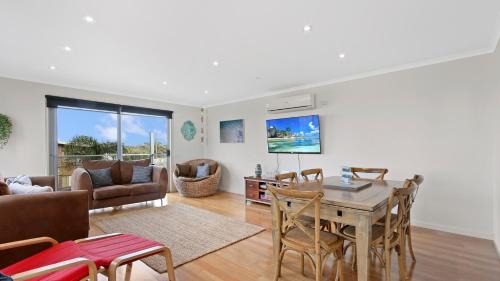 Lake Tyers Beach House | Shore Thing - Spacious Retreat for 15 Guests