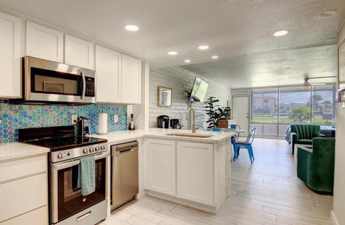 Port Aransas Apartment | Shore Thing