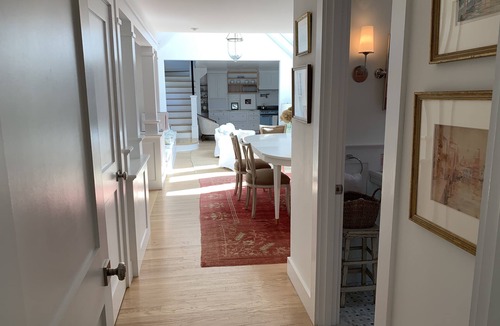 Jamestown House | Shoreby Hill - Recently Renovated Spacious Cape