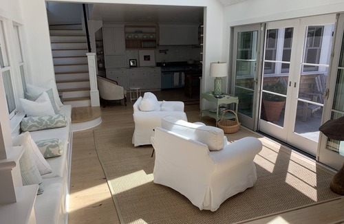 Jamestown House | Shoreby Hill - Recently Renovated Spacious Cape