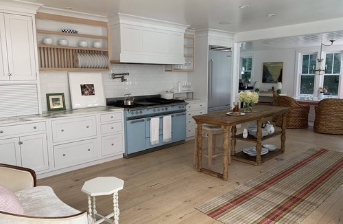 Jamestown House | Shoreby Hill - Recently Renovated Spacious Cape