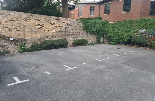 Hackney Downs Apartment | SHOREDITCH CLAPTON MODERN FLAT 3bed 2bath in zone2 with free secure Car Parking