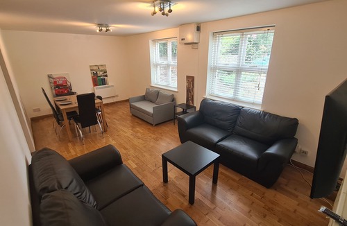 Hackney Downs Apartment | SHOREDITCH CLAPTON MODERN FLAT 3bed 2bath in zone2 with free secure Car Parking