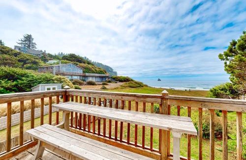 Cape Meares House | Shoreline Cottage Oceanfront Vacation Rental