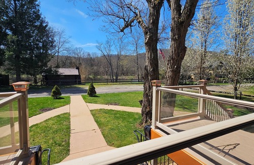 Confluence House | Shoreline Estates - Bungalow Riverview Room