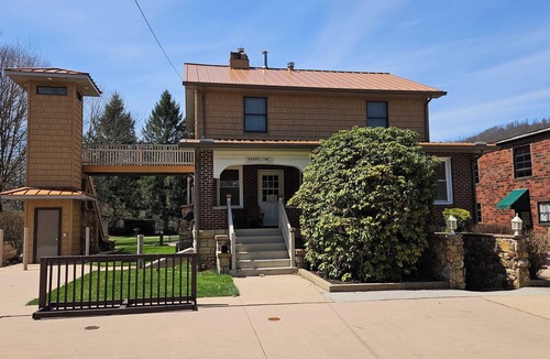 Confluence House | Shoreline Estates - Entire Home