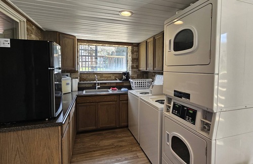 Confluence House | Shoreline Estates - Queen Handicap