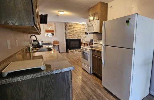 Confluence House | Shoreline Estates - Upper Apt Room B