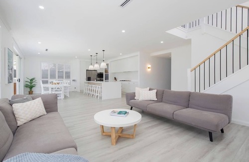 Caves Beach House | Shoreline Luxe Refined Beachside Elegance with Spa