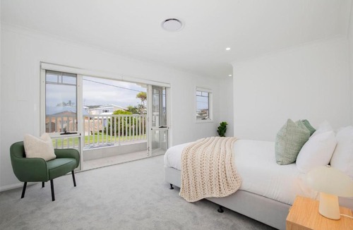 Caves Beach House | Shoreline Luxe - Refined Beachside Elegance with Spa