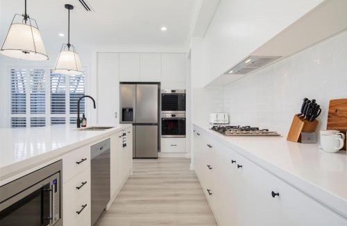 Caves Beach House | Shoreline Luxe - Refined Beachside Elegance with Spa