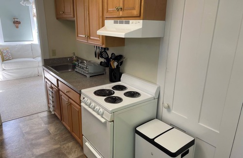 Clinton Apartment | Shoreline Oasis