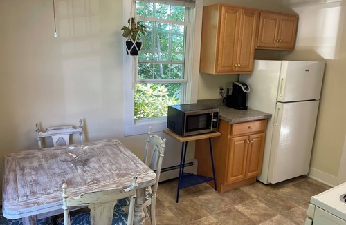 Clinton Apartment | Shoreline Oasis