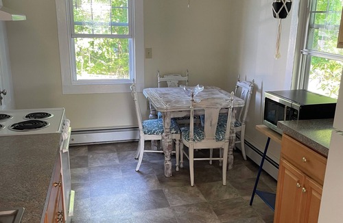 Clinton Apartment | Shoreline Oasis