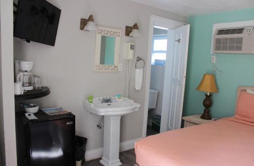 Reeds Hotel | Shoreline Suites & Cabana Cottages – Beachfront