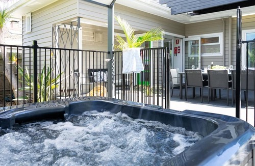 Tootgarook House | ShoreLine - WAKE UP ON THE WATER