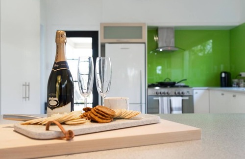 Tootgarook House | ShoreLine - WAKE UP ON THE WATER