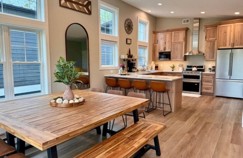 Riverside House | Shoreline | Waterfront | Sauna Dogs 20% Off Ski