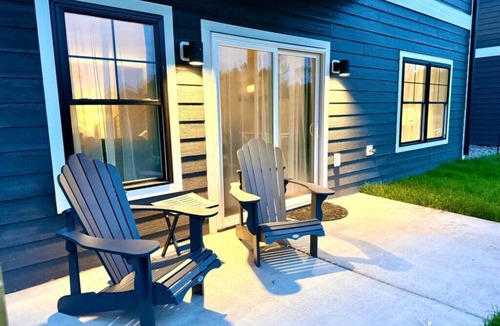 Riverside House | Shoreline | Waterfront | Sauna Dogs 20% Off Ski