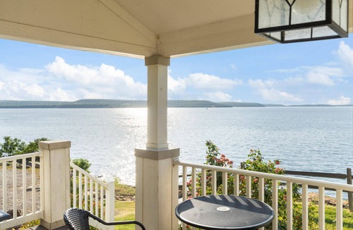 Sperry Cottage | Shoreside at CrossTimbers Marina