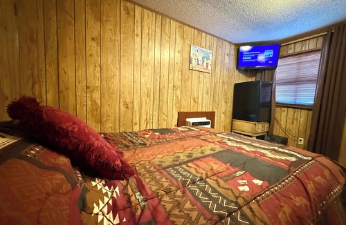 Crystal Hotel | Short Branch Motel