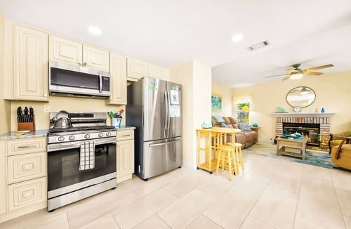 Guajome House | Short Drive to Beaches,Relax in Large Yard with AC!