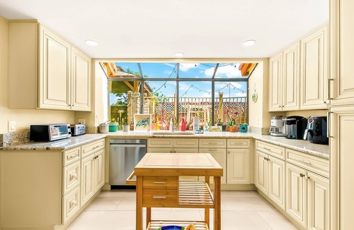 Guajome House | Short Drive to Beaches,Relax in Large Yard with AC!
