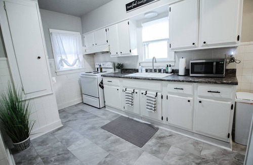 Wichita House | Short Drive to Friends Uni - Quaint Cottage W/W&D