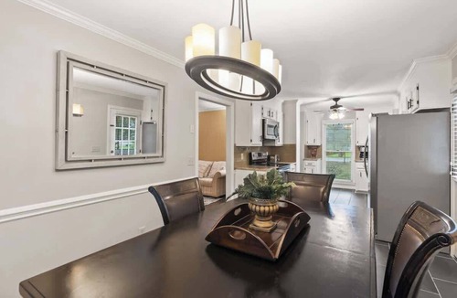 Columbia House | Short Drive To Ft. Jackson, Screened Porch, 3 TVs
