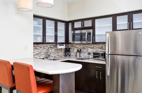 Glenhaven Condo | Short Drive to Texas A&M | Outdoor Pool + Business Center