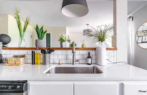 Victorian Village Apartment | Short North Convention Private Parking Pets