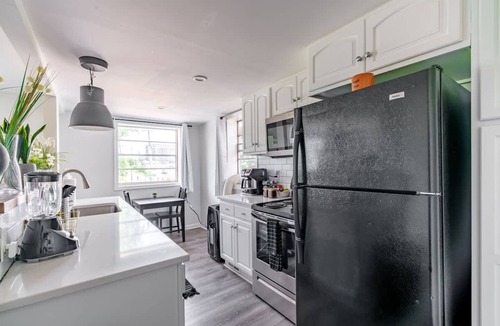 Victorian Village Apartment | Short North Convention Private Parking Pets