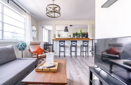 Victorian Village Apartment | Short North Convention Private Parking Pets