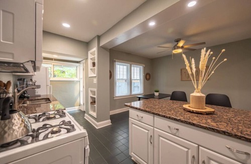 Italian Village Villa | Short North Gem | WiFi, Kitchen & Patio