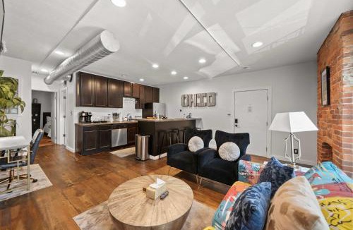 Short North House | Short North Lounge - Stay for 2