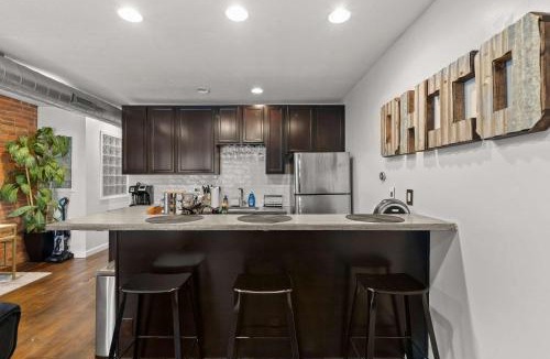 Short North House | Short North Lounge - Stay for 2