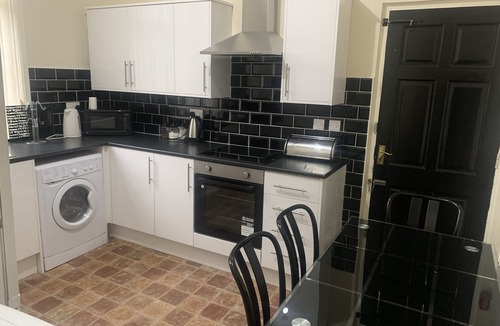 Chorlton-cum-Hardy House | Short Term Shared R&R In Chorlton