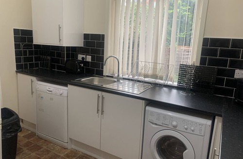 Chorlton-cum-Hardy House | Short Term Shared R&R In Chorlton