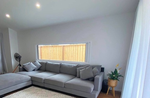 Bray Park House | Short term STRATHPINE fully equipped