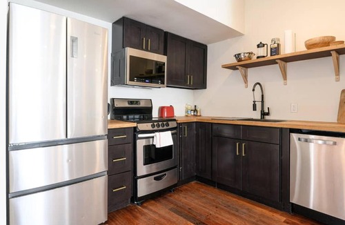 South Pointe Apartment | Short Walk to Beach - LARGE 3bd2ba - Sleeps 8