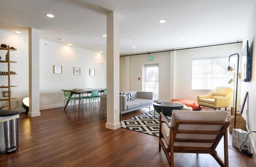 South Pointe Apartment | Short Walk to Beach - LARGE 3bd2ba - Sleeps 8